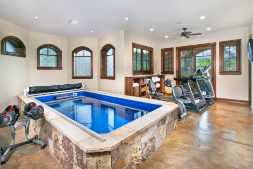 Bể bơi trong nhà
